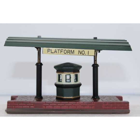 Dept 56 Dickens Village - Victoria Station Train Platform - Picture 1 of 4